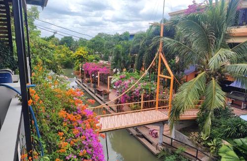 Bang Khu Rat Hotel | โรงแรมรักบัว