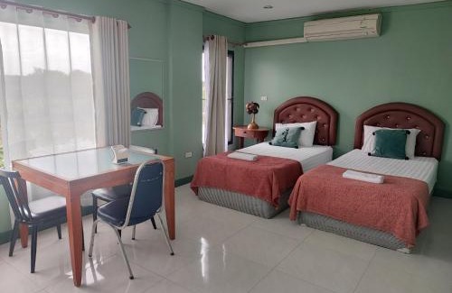 Bang Khu Rat Hotel | โรงแรมรักบัว