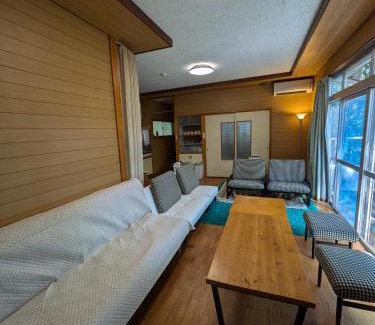 Higashiizu Villa | ■ウッドテラスでBBQ＆源泉掛け流し温泉付きの一棟貸切の貸別荘■伊豆(熱川)を遊びつくそう