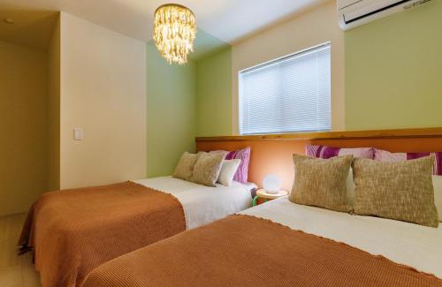 Kadena-cho House | オープンセール 2棟貸切 最大20名ビーチまで車で4分 駐車場4台 tla&tdy ツインズロッジA棟B棟貸切