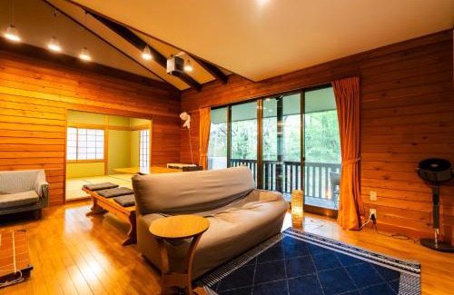 Tsumagoi House | クラレンス-森の中でBBQと4Kプロジェクターが楽しめる北軽井沢の貸切Villa-