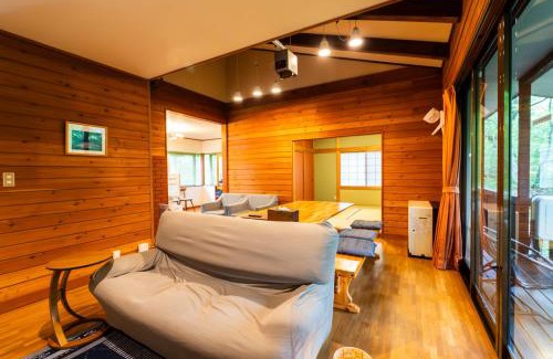 Tsumagoi House | クラレンス-森の中でBBQと4Kプロジェクターが楽しめる北軽井沢の貸切Villa-