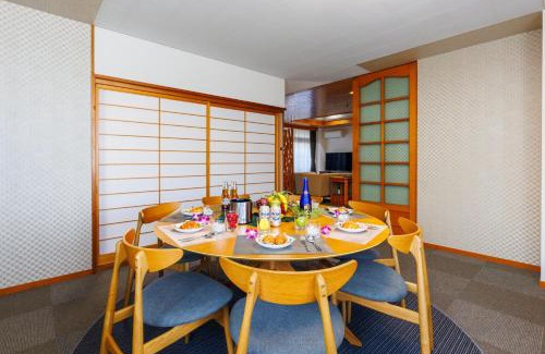 Naha City Centre House | 国際通り徒歩1分 駐車場2台 最大11名 空港車で10分 周辺には飲食店多数の那覇エリア さくらや国際通り