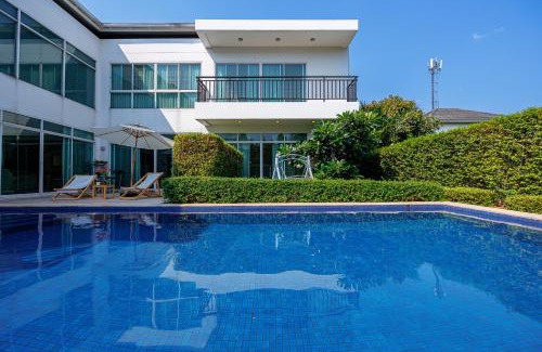 Phlabphla Villa | 曼谷市中心500平轻奢极简独栋泳池别墅