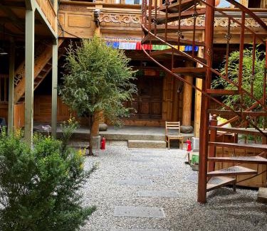 Shangri-La House | 格桑藏驿藏家小院