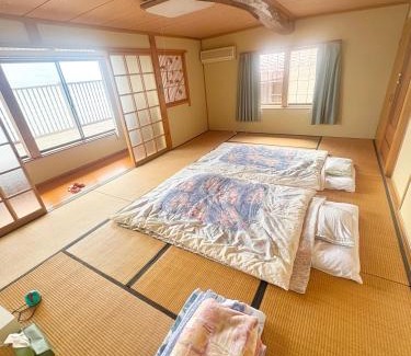 Sado House | 自然に囲まれた海沿いの広い一軒家 貸切 佐渡 古民家 レッドジャスパーRedjasper