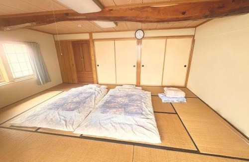 Sado House | 自然に囲まれた海沿いの広い一軒家 貸切 佐渡 古民家 レッドジャスパーRedjasper
