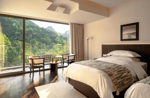 Guanling Buyei and Miao Autonomous County Hotel | 至也 黄果树