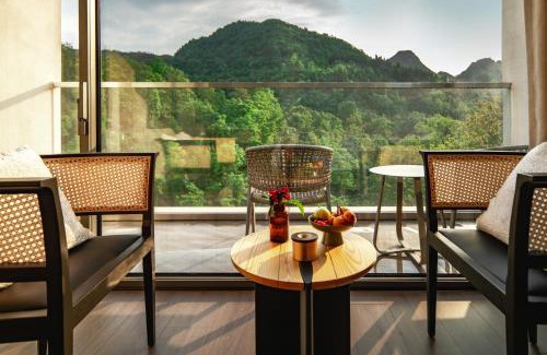 Guanling Buyei and Miao Autonomous County Hotel | 至也 黄果树