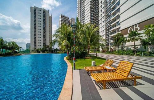 Central District Apartment | 轻奢风三房三厕休闲套房6-12人适合家庭入住 金海湾 Danga Bay
