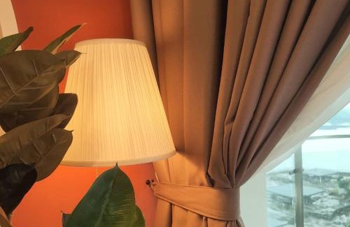 Central District Apartment | 轻奢风三房三厕休闲套房6-12人适合家庭入住 金海湾 Danga Bay