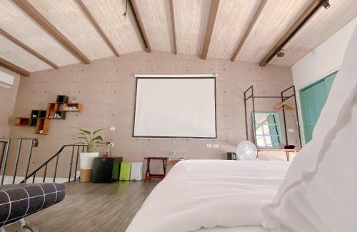 West Central District Hotel | 辣虎邸家 Love Here