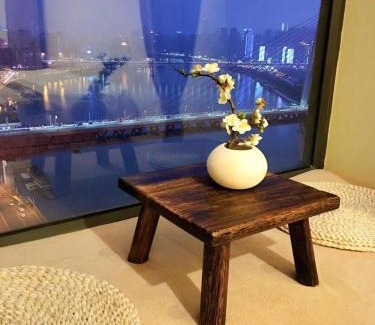 Yuzhong Apartment | 重庆两江云之上江景民宿意