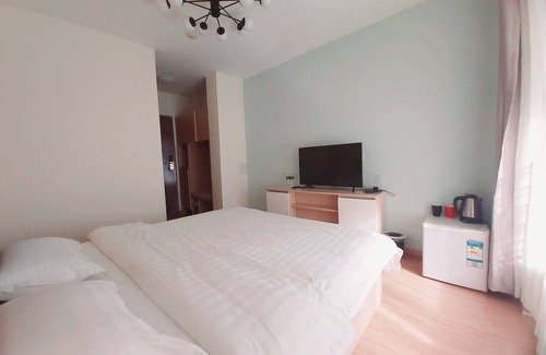 Chengyang Apartment | 青春球场，世纪公园，青岛国家广告产业园丰富美食
