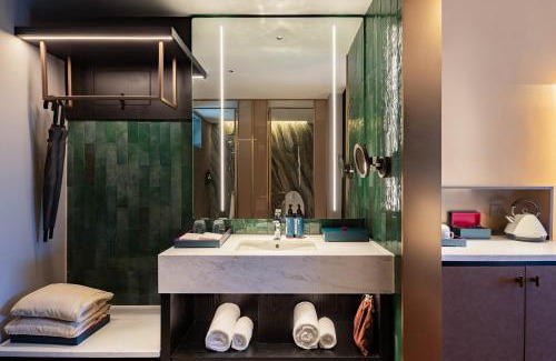 Huangshigang District Hotel | 黄石未苏湾花间亭飞花