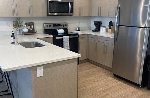 Draper Apartment | 1 Bd/1 Ba w/Pool, Gym, Hot Tub, Pickleball, Arcade, Pool Table, Shuffle Board
