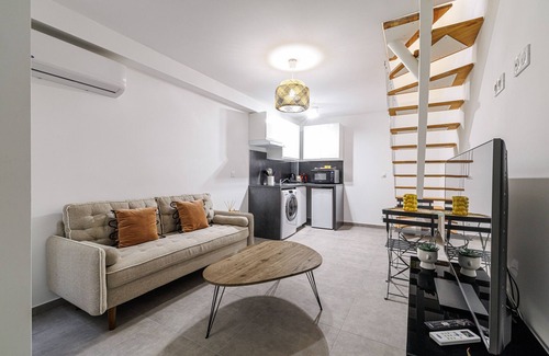 Carabacel Apartment | 1 Bdr Duplex Downtown – AC