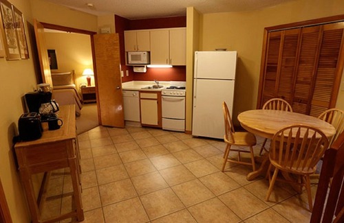 Sapphire Condo | 1 BDRM~ FAIRWAY FOREST RESORT~ HIKING SKIING HEATED POOLS DINING ~GREAT LOCATION