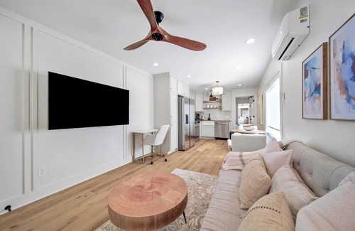 Houston House | 1 Bed/1 Bath 4 Miles from IAH/Kingwood/Humble