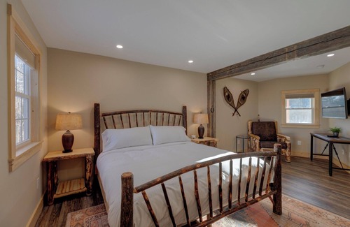 Sunapee Hotel | 1 Bed/2 Bath Suite #6 at The Lodge | Minutes from Sunapee Harbor & Mt. Sunapee