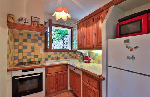 Le Bar-sur-Loup Apartment | 1 Bed Apartment Sleeps 4 -Private Garden & Pets Ok