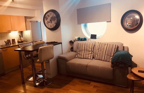 The Docks Apartment | 1 bed apartment, Liverpool Albert Dock - Free Parking.