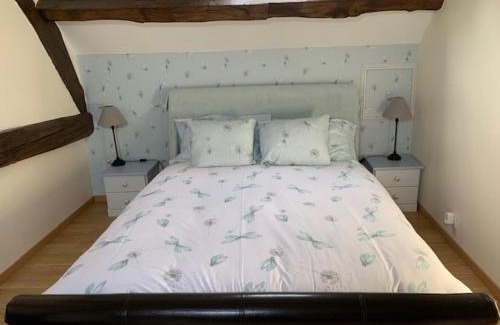 Ambrieres-les-Vallees House | 1 Bed Cottage - Sleeps 2 - Garden - Parking - Wifi