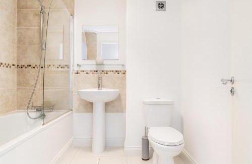 Canonbury Apartment | 1 Bed Flat by St Katharine Docks