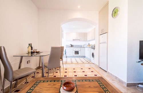 Vera Beach Apartment | 1 Bed Flat-Sleeps 2-Parking-Wifi-Pool-Garden
