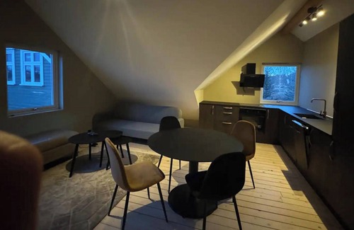 Sandnes Apartment | 1 Bed Loft Sleeps 4 -Hot Tub, Sauna & Pets Ok