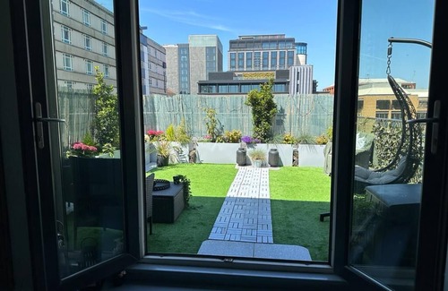 The Westside Apartment | 1 Bed Penthouse - Hot Tub - Roof Terrace - Parking