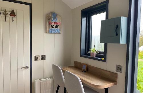 Corofin Ski Chalet | 1 Bed Pod - Sleeps 2 - Pets - Garden - Parking