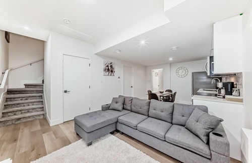 Northeast Edmonton House | 1-Bed, w/In-Unit Washer & Dryer, Cozy Living,1-2 Min Drive to Anthony Henday!