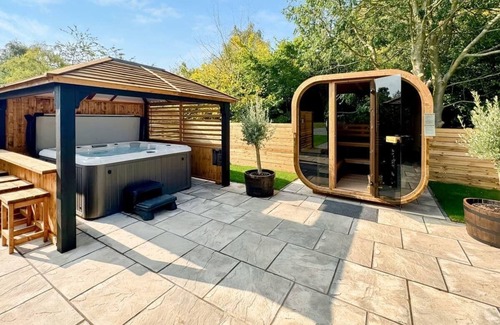 Raywell Ski Chalet | 1 bedroom accommodation in Raywell, Beverley