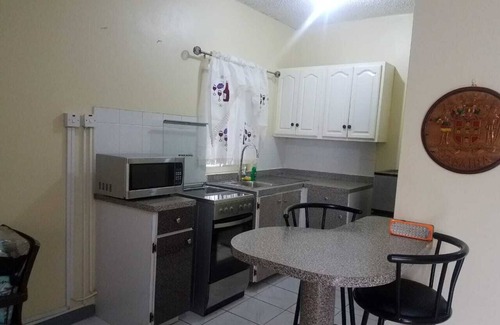 Montego Bay Apartment | 1 BEDROOM APARTMENT WITH AC/WIFI/CABLE CLOSE TO BEACH