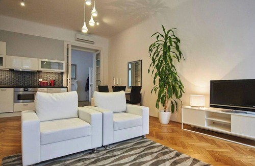 Terezvaros Apartment | 1 Bedroom Apartment Sleeps 2 -Balcony -Lift Access