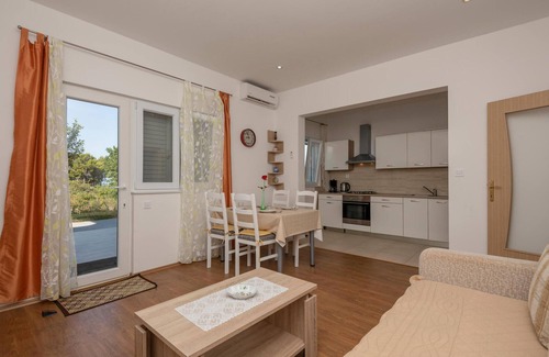 Makarska Apartment | 1 bedroom awesome apartment in Makarska