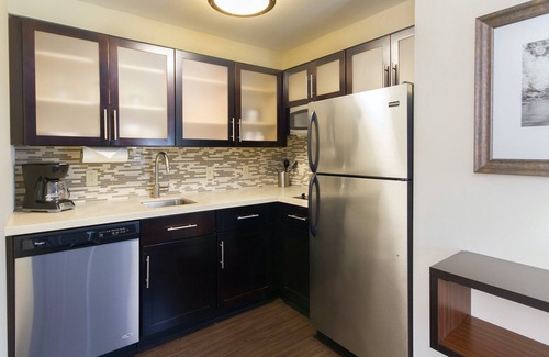 Amherst Condo | 1 Bedroom | Free Breakfast, Pool and Gym Access