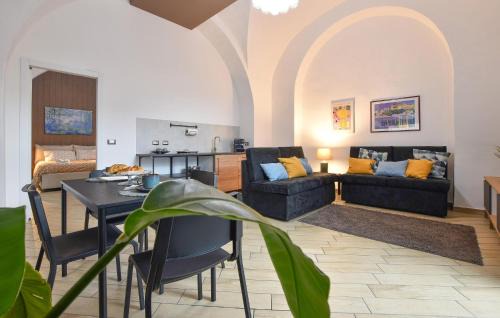 Picanello-Ognina-Barriera-Canalicchio House | 1 Bedroom Gorgeous Home In Catania