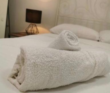 Hornsby House | 1 bedroom guesthouse close 2Train&Westfield