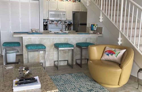 South Bimini Condo | 1 bedroom+loft with 2 full bath steps from the beach, Infinity pool and Tiki bar