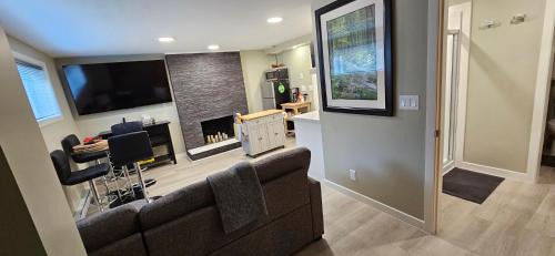 South Central Apartment | 1 block to Kelowna General Hospital 2 blocks to Beach 1km to OUC 1km to Downtown Kelowna 20min to YLW