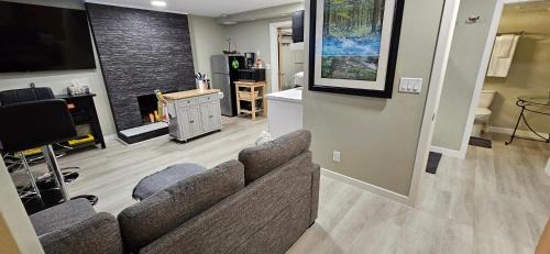 South Central Apartment | 1 block to Kelowna General Hospital 2 blocks to Beach 1km to OUC 1km to Downtown Kelowna 20min to YLW