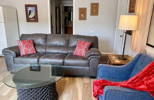 Glenwood House | #1 Casita Wild Mustang at the Catwalk, 2 BdRm Casita