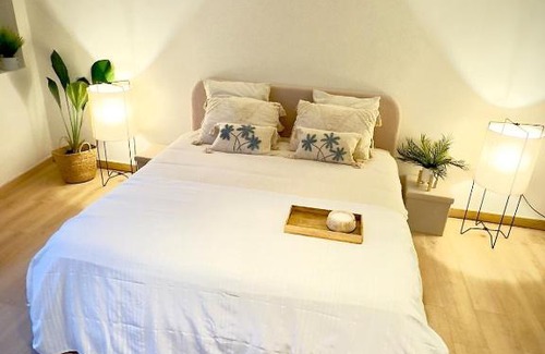 Beaumont Saint-Cyr Apartment | 1-Cinema apartment 10 min from Futuroscope