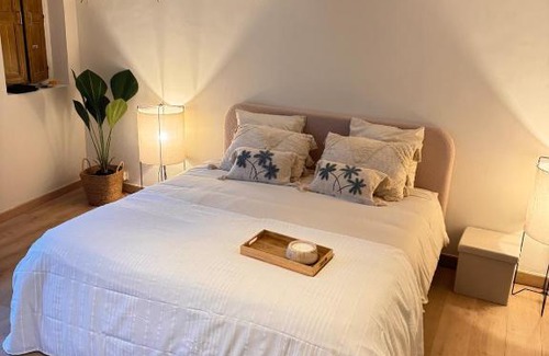 Beaumont Saint-Cyr Apartment | 1-Cinema apartment 10 min from Futuroscope