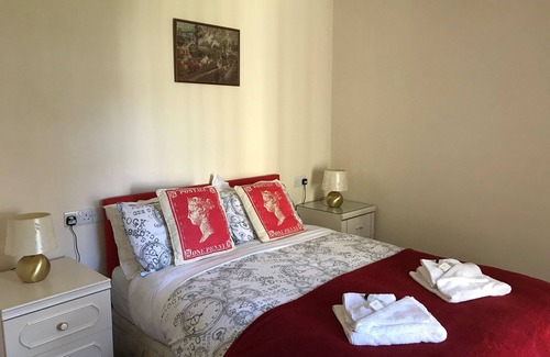 Roundham Bed & Breakfast | 1 - Family Suite w/Adj Room + Terrace - Grand Central R1, Free Continental Breakfast