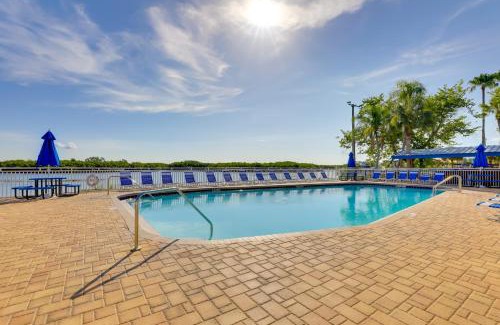 Ruskin House | 1 Mi to Beach Coastal-Zen Ruskin Retreat!