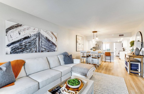 South Island Condo | < 1 Mi to Fort Myers Beach: Bayfront Condo w/Pool