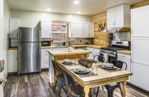 Lynx House | 1 Mi to Hunting Cozy and Secluded Stout Cabin